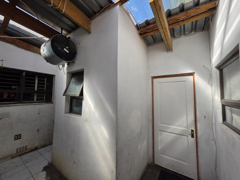 5 Bedroom Property for Sale in Maitland Western Cape